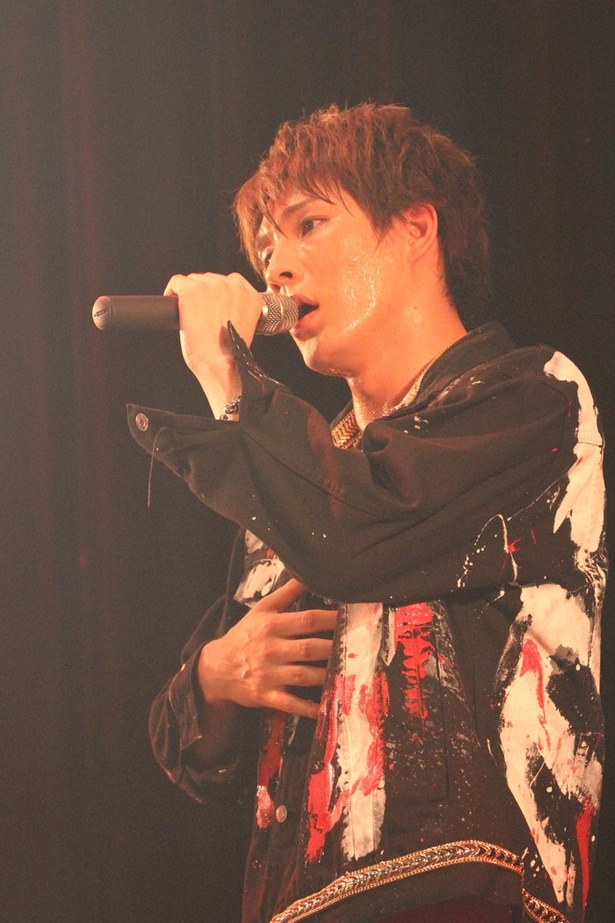 KENとの軽妙なトークが光ったリードボーカルのTakuya