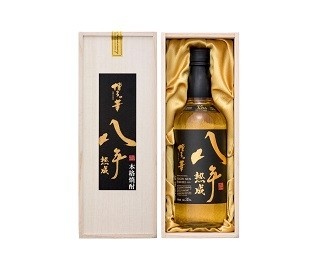 「博多の華 むぎ」を8年熟成させた限定麦焼酎
