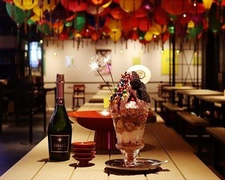衝撃的な特大パフェ！誕生日にうってつけの「サナギ 御祝バースデーパック」