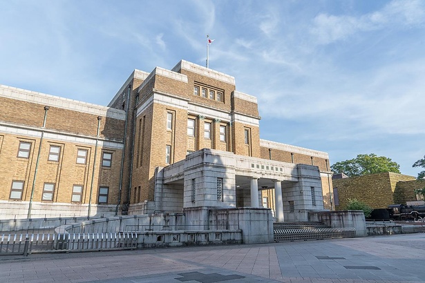 日本館はネオルネサンス様式を基調とした重厚な建物。国の重要文化財に指定されている
