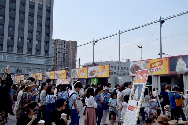 行列しても食べたい“まかない飯”がそこにある！