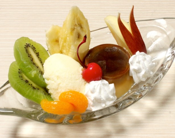 レトロな雰囲気も漂う懐かしのスイーツ「プリンアラモード」(税抜580円)は果物がたっぷり味わえるのも◎