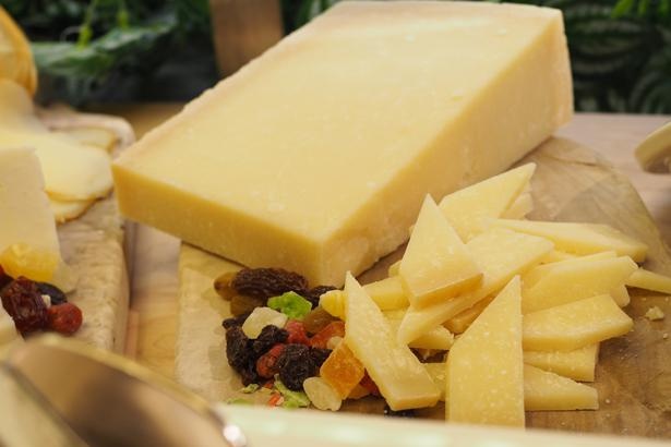 グラナ・パダーノやペコリーノ・ロマーノ、プロボローネなど、チーズの食べ比べもできる