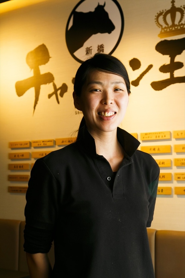 「食遺産」登録に喜びの声を上げる、店長・松山奈緒子さん