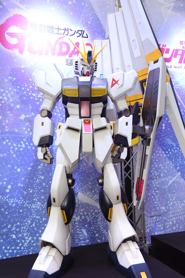 『機動戦士ガンダム 逆襲のシャア』の主人公機・ν(ニュー)ガンダム