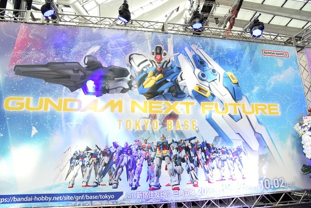 歴代の主人公機がずらりと並んだメインビジュアル
