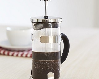 コーヒー好きにうってつけ！「フレンチプレス」の抽出で味わう一杯