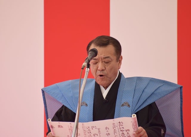 「六月博多座大歌舞伎」の一座頭取が、抑揚のある「口上」で演目や出演者を紹介した