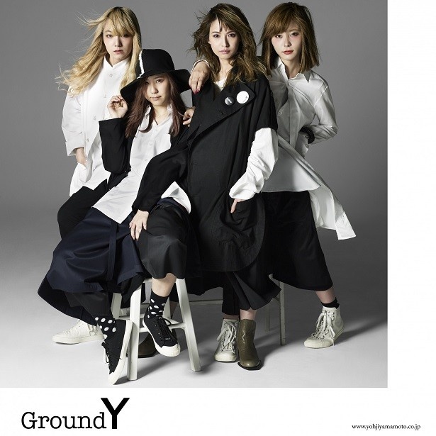 【写真を見る】レスリー・キーが撮りおろしたGround Yのビジュアル写真でモデルを務めたSCANDAL(ガールズバンド)