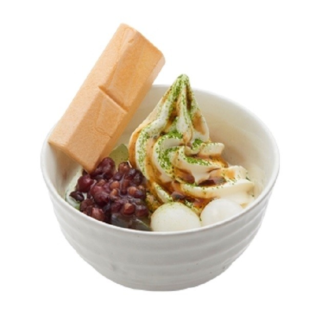 【写真を見る】「宇治抹茶クリームあんみつ」(450円)