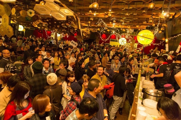 人気カレー店15店舗が一堂に会する(写真は前回の模様)