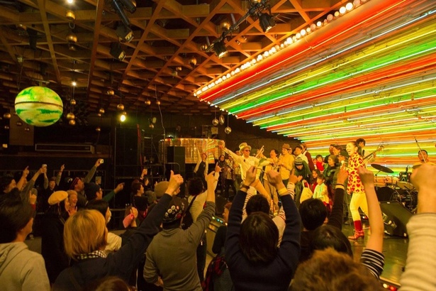 ライブも同時開催される(写真は前回の模様)
