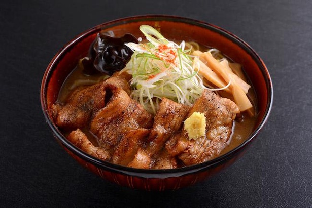 炙り豚盛り味噌らーめん(札幌みその)