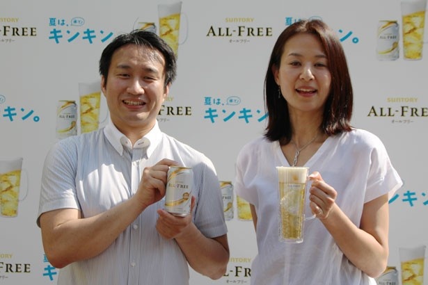 メディア向け試飲会に登壇した、味覚コンサルタントの菅 慎太郎氏(左)とサントリービールの酒巻真琴氏(右)