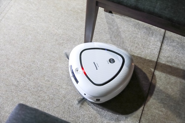 【写真を見る】彦根城内ではお掃除ロボットも活躍！
