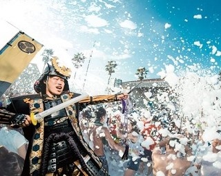 気分は戦国武将!?泡まみれで戦う「泡川の合戦」が開催！