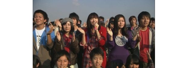 ガッキーと3000人の中高生が共演！「歌え、10代。」PV公開