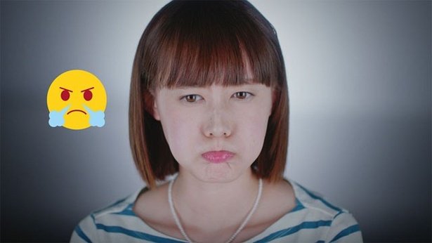 Web動画「EMOJI-GAO CHALLENGE」のカット(その4)