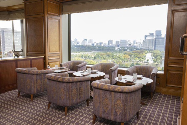 「帝国ホテル 東京」本館17階の「インペリアルラウンジ アクア」内観