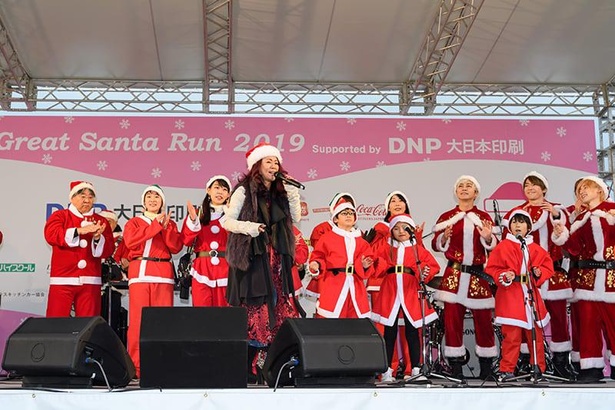 Tokyo Great Santa Run 2019大黒摩季さんによるライブパフォーマンス