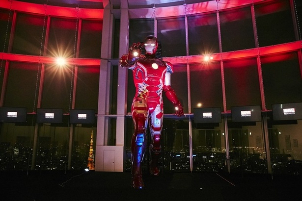 【写真を見る】東京展限定の5mのアイアンマン