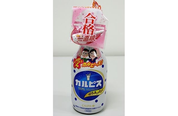 イベントで配布された｢合格を応援する『カルピス』はちみつ仕立て｣(270mlビン、336円)は12/14（月）発売