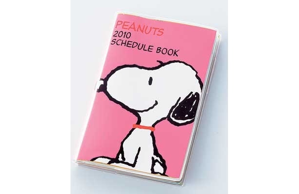 横顔が大きくプリントされたピンクの表紙の2パターン