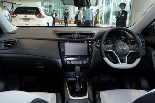 広がりのあるインテリアが特徴の、モード・プレミアの車内