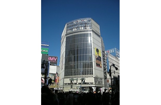 渋谷駅スクランブル交差点前の大型ビジョンに犯行声明が！こっちも見逃せない