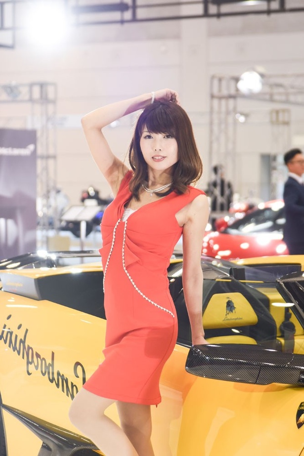 ランボルギーニヒストリーエリアの美人コンパニオン