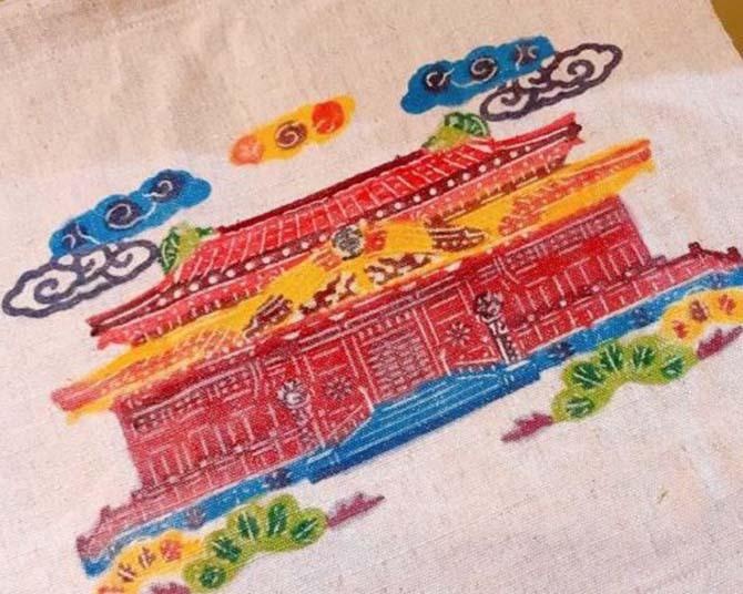 沖縄伝統工芸「紅型」の染色を体験！500年の歴史を誇る染め物で琉球王朝の息吹を味わう