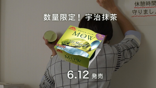 言葉にできない感情を壁を叩く「高橋店長」