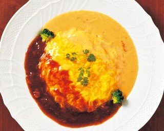 【関西の洋食】とろっとろの半熟卵がソースと絡み合う！後のせふわとろオムライス5選