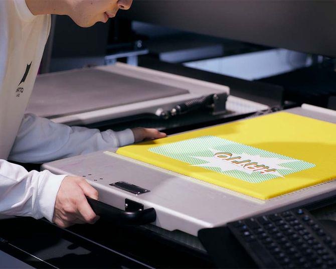 アパレル業界で深刻化する過剰在庫や大量廃棄。サステナブルなものづくり体験を通して課題解決に挑む、新機軸のカフェが話題
