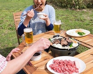 岩手・遠野の“バケツジンギスカン”をいつでもどこでも楽しめるテーブル・チェアセット