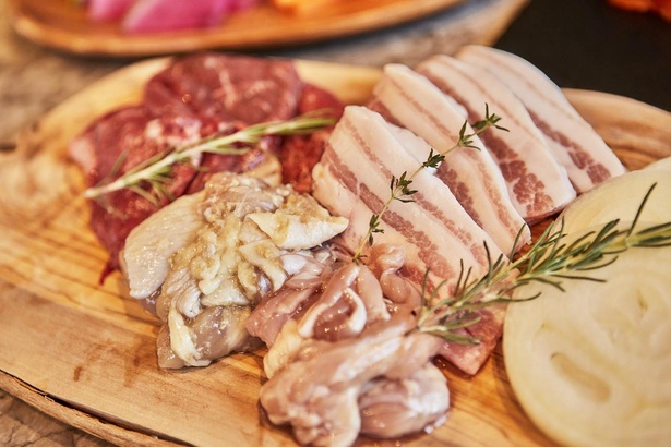お肉は地産地消にこだわった地元の恵みを使用。調理もオーブンでささっと簡単