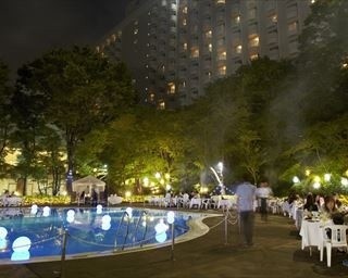 夜のおしゃピクがテーマ！グランドプリンスホテルのプールサイドにビアガーデン開設