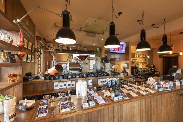 店内は、コーヒー農園がある現地の倉庫をイメージした空間