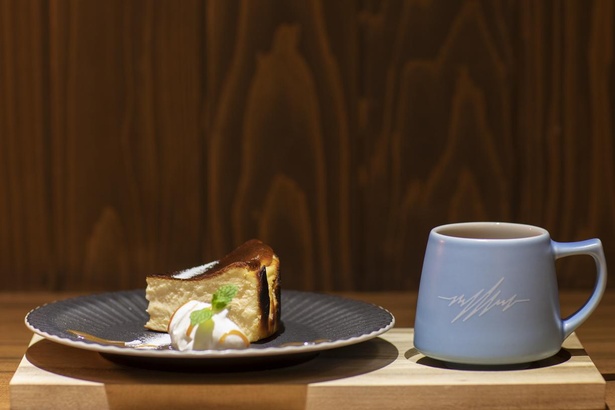 バスクチーズケーキ(550円)とドリップコーヒー