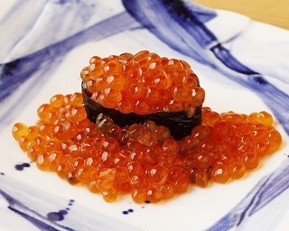 30円ビールや通常の3倍量イクラも！“3”にちなんだ虎ノ門ヒルズ3周年フェア