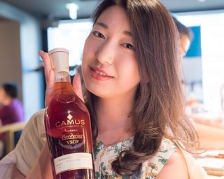 美人スタッフもメロメロ！女性を虜にする”オトナ美味しい”お酒とは？