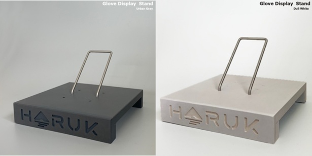 「Glove Display Stand」はダルホワイトとアーバングレイの2色を用意
