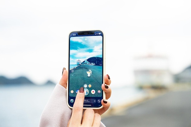 InstagramのARフィルター「すずめレンズ」を使って港の風景を撮影するときみつたかこさん