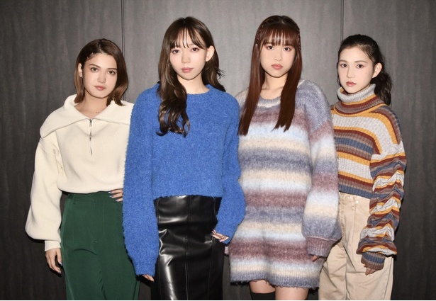 4人組女性Vo.グループ、et-アンド-新曲『恋のせい、』が1月4日に発売。左から、モラレスきあら、野島樺乃、栗本優音、山崎カノン