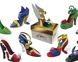 ワンダーウーマンにハーレイ・クイン！パンプス型フィギュア登場