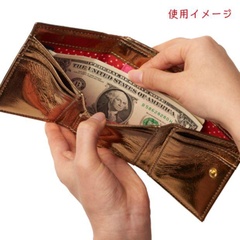 お札ポケットには、一万円札や商品券などもしっかり入る