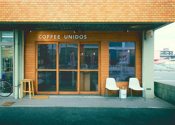 店があるのは国道202号沿い。店前に駐車場あり