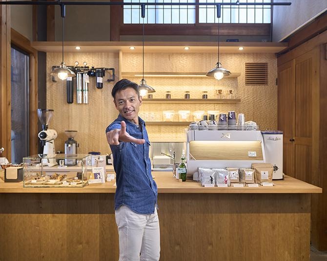 コーヒーで旅する日本／関西編｜バリスタ界のエンターテイナーが、回り道を経て原点回帰。「Okaffe Kyoto」で体現するおもてなしの心