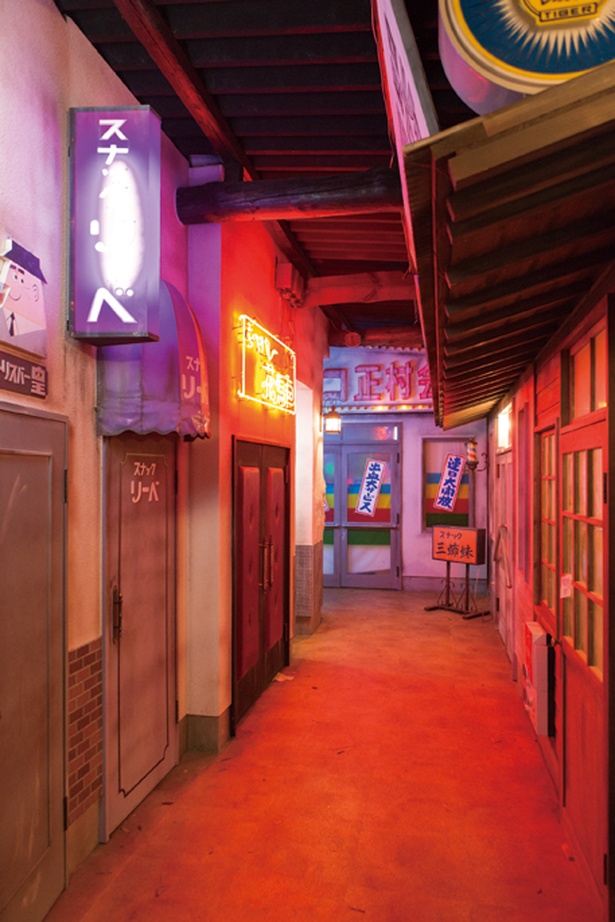 鍾乳洞出口に直結した、昭和の街並みを再現した博物館