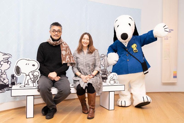 スヌーピーミュージアムのクリエイティブ・ディレクター、草刈大介氏(写真左)と、シュルツ美術館のトラベリングエキシビションマネージャーであるナターシャ・コクラン氏(同中央)